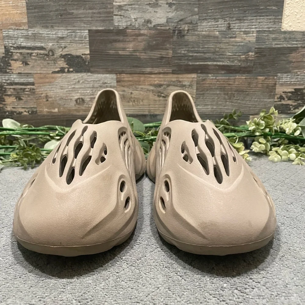 Yeezy Foam Runner “Stone Sage” Size 9 Men’s - Picture 3 of 8